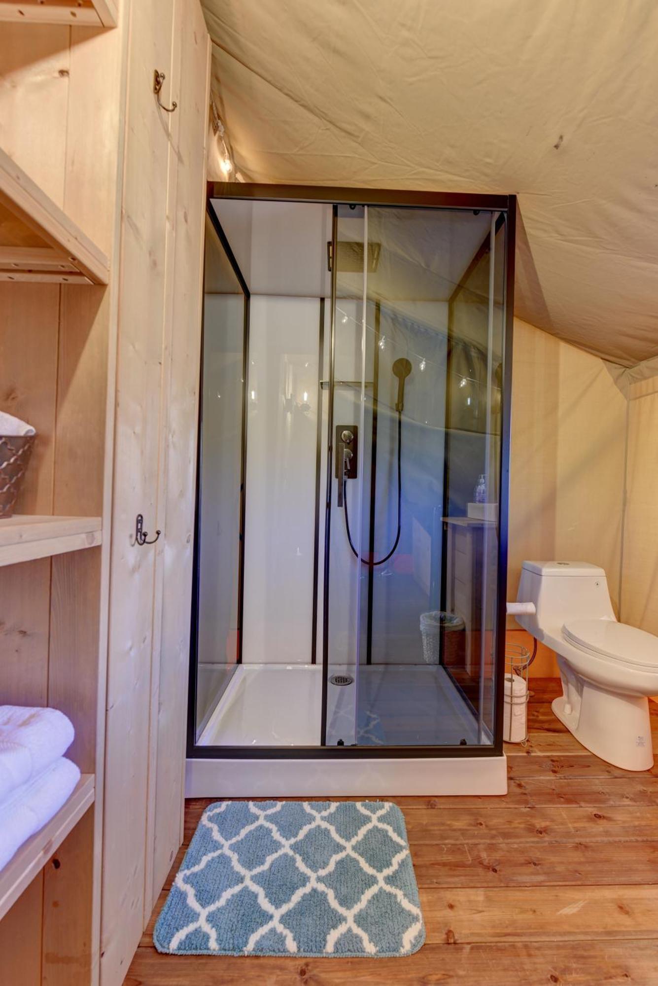 Отель 12 Fires Luxury Glamping With Heating #1 Джонсон-Сити Экстерьер фото